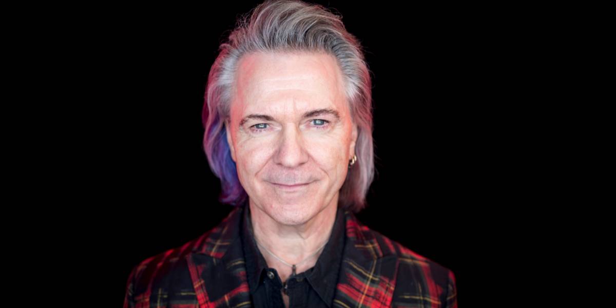 Lawrence Gowan headshot